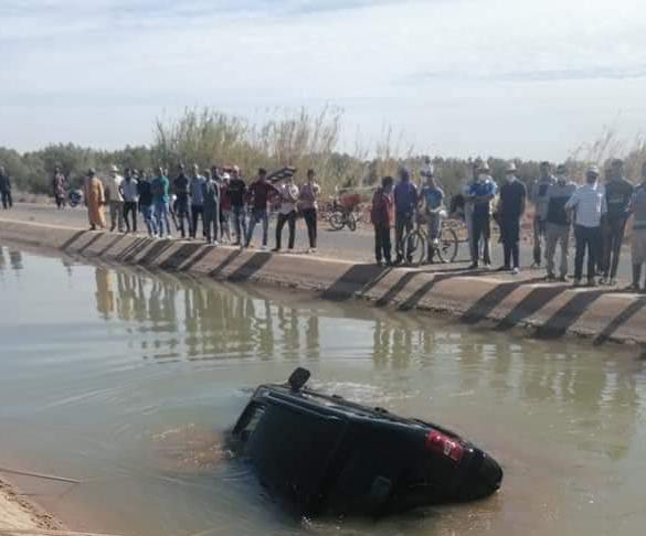 سقوط سيارة في الساقية بعد انقلابها بالطريق الجهوية 201 الرابطة بين اليوسفية وسيدي بنور