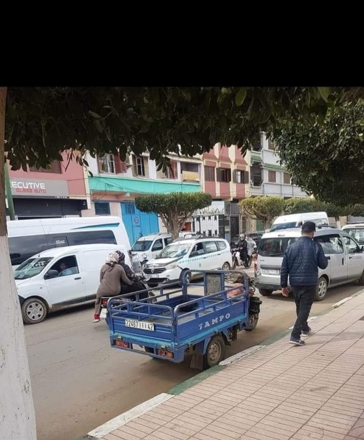 القصر الكبير.. النقل السري و غياب ثقافة الالتزام بالقوانين و الضوابط المرورية